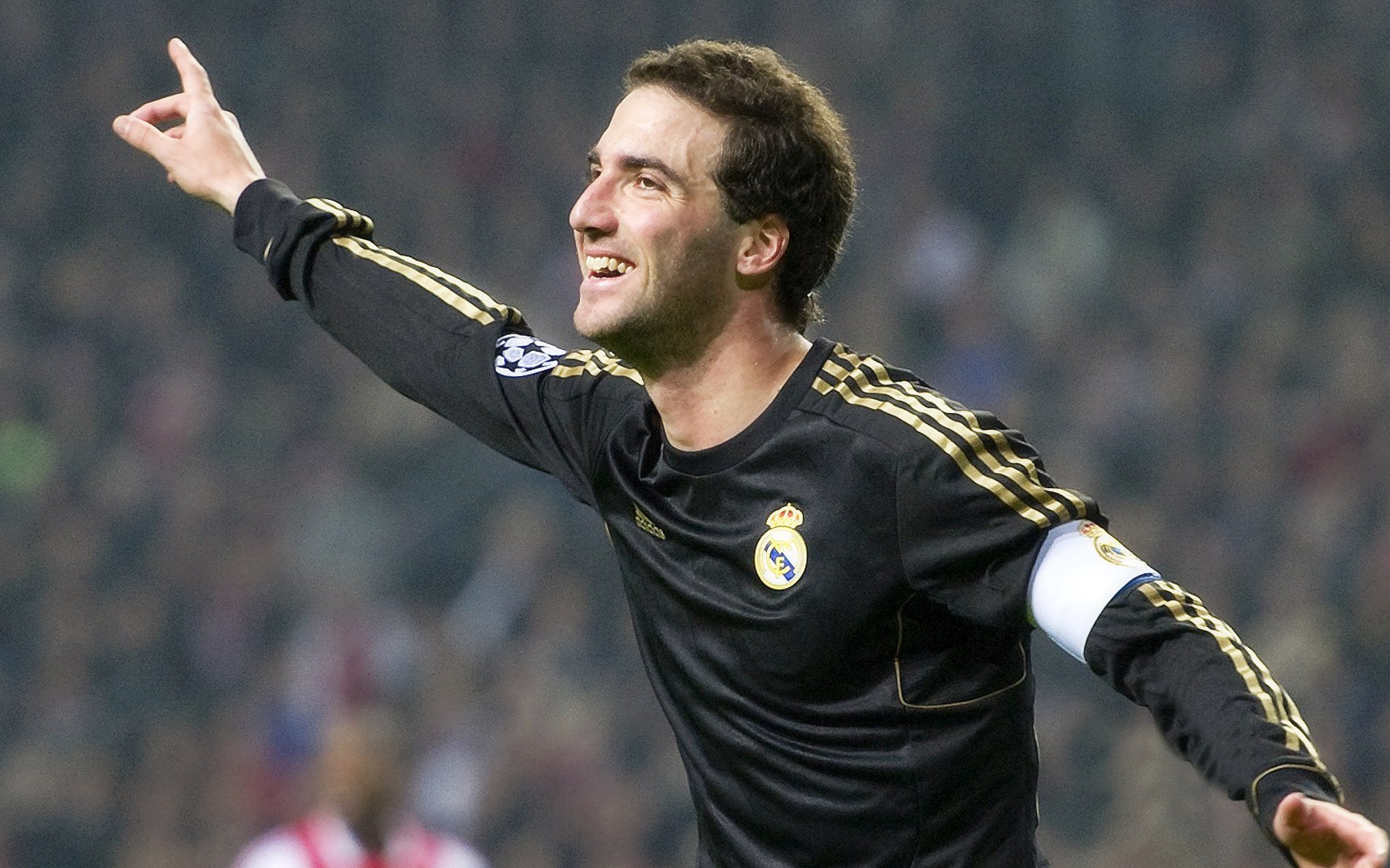 前方记者探访训练基地揭秘备战过程中的点滴细节，训练基地是干什么的