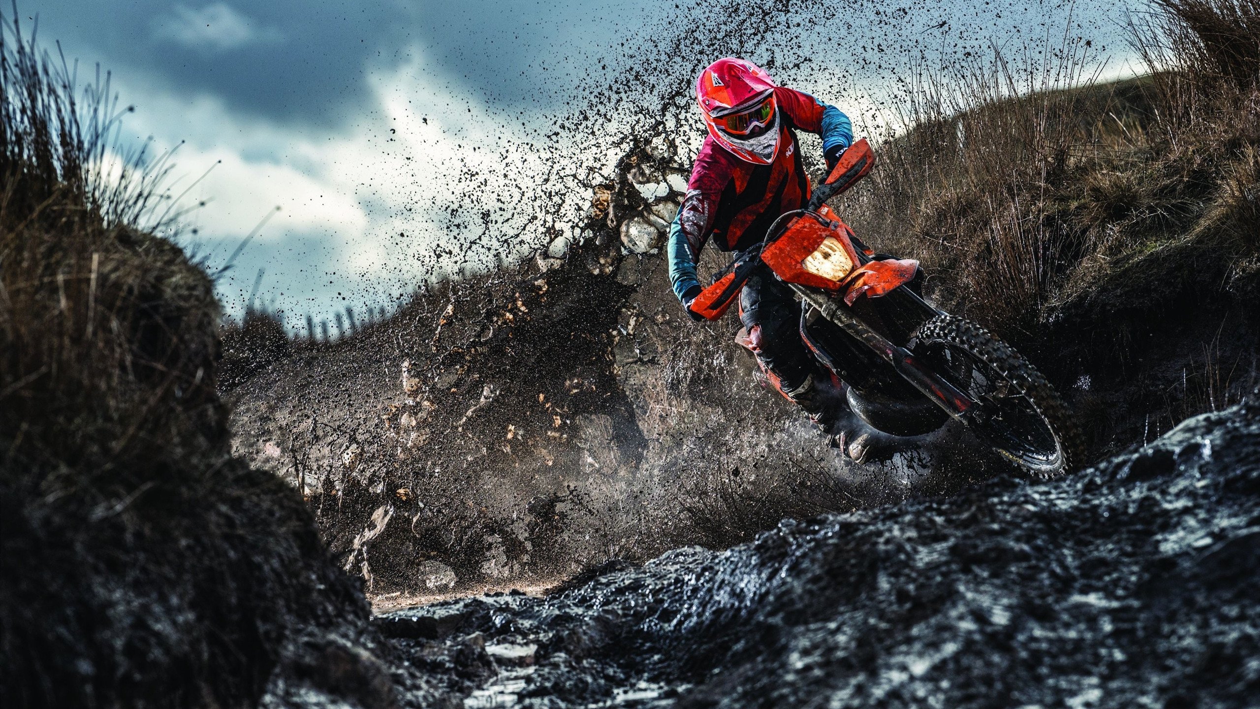 李昊一门稳固，王钰栋无球进仍称核武，国足底气十足！，小球员王钰栋